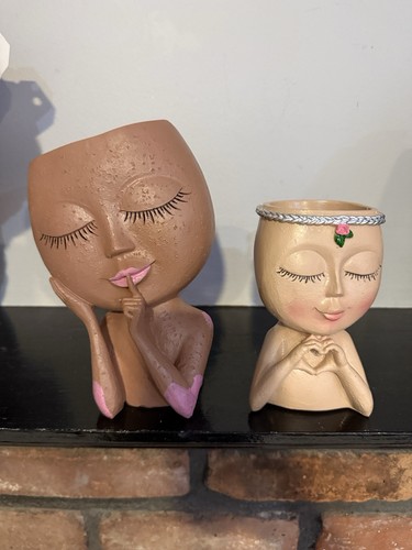 Two lady face - face, 5”